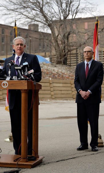 Missouri governor announces deals in hopes of keeping Rams